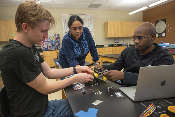 students in engineering class lab